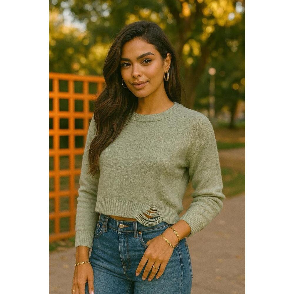 525 Distressed Sweater Women’s M White Sage NWT Cropped Raw Hem Knit Top A18